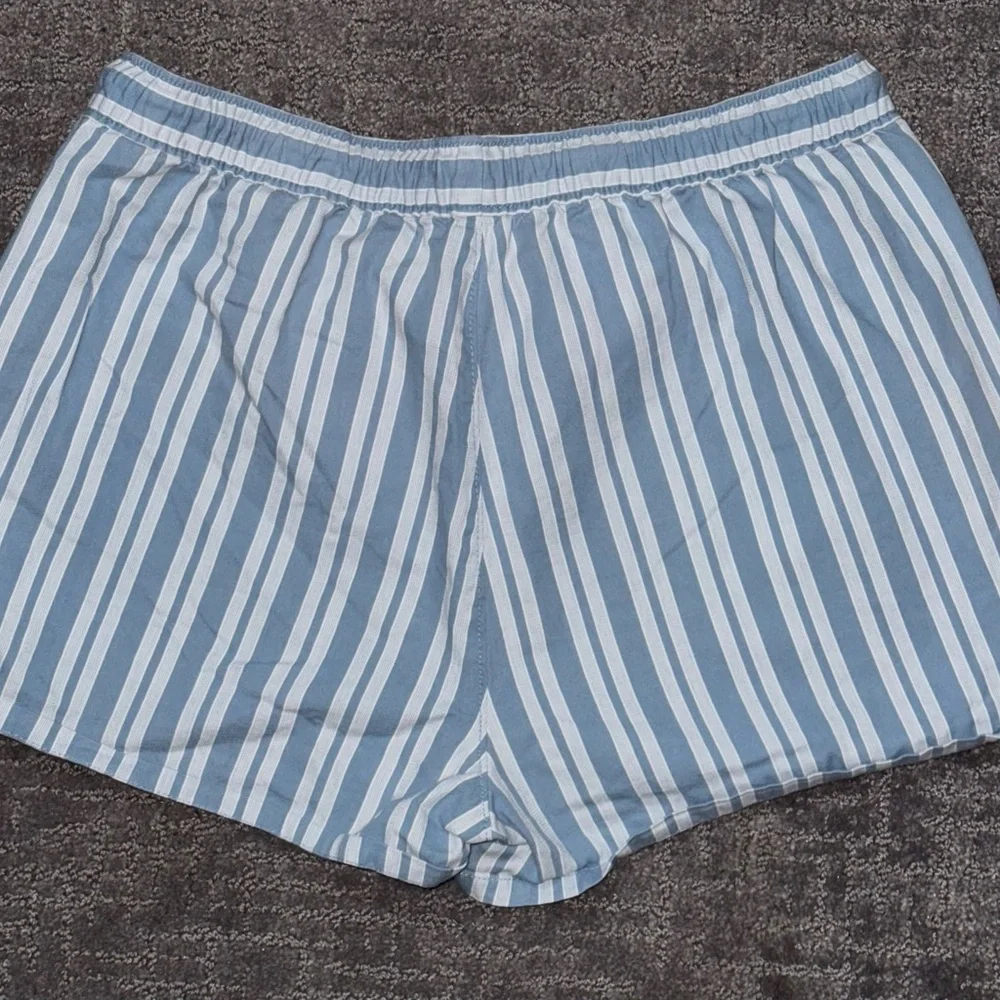 POLO
Ralph Lauren Light Blue Striped Shorts | Pre-Loved - Picture 4 of 9